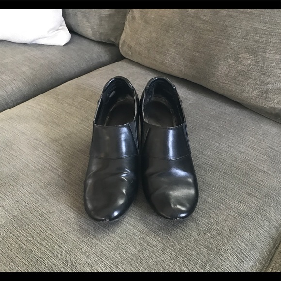 Black heels Size 7 - Picture 3 of 5